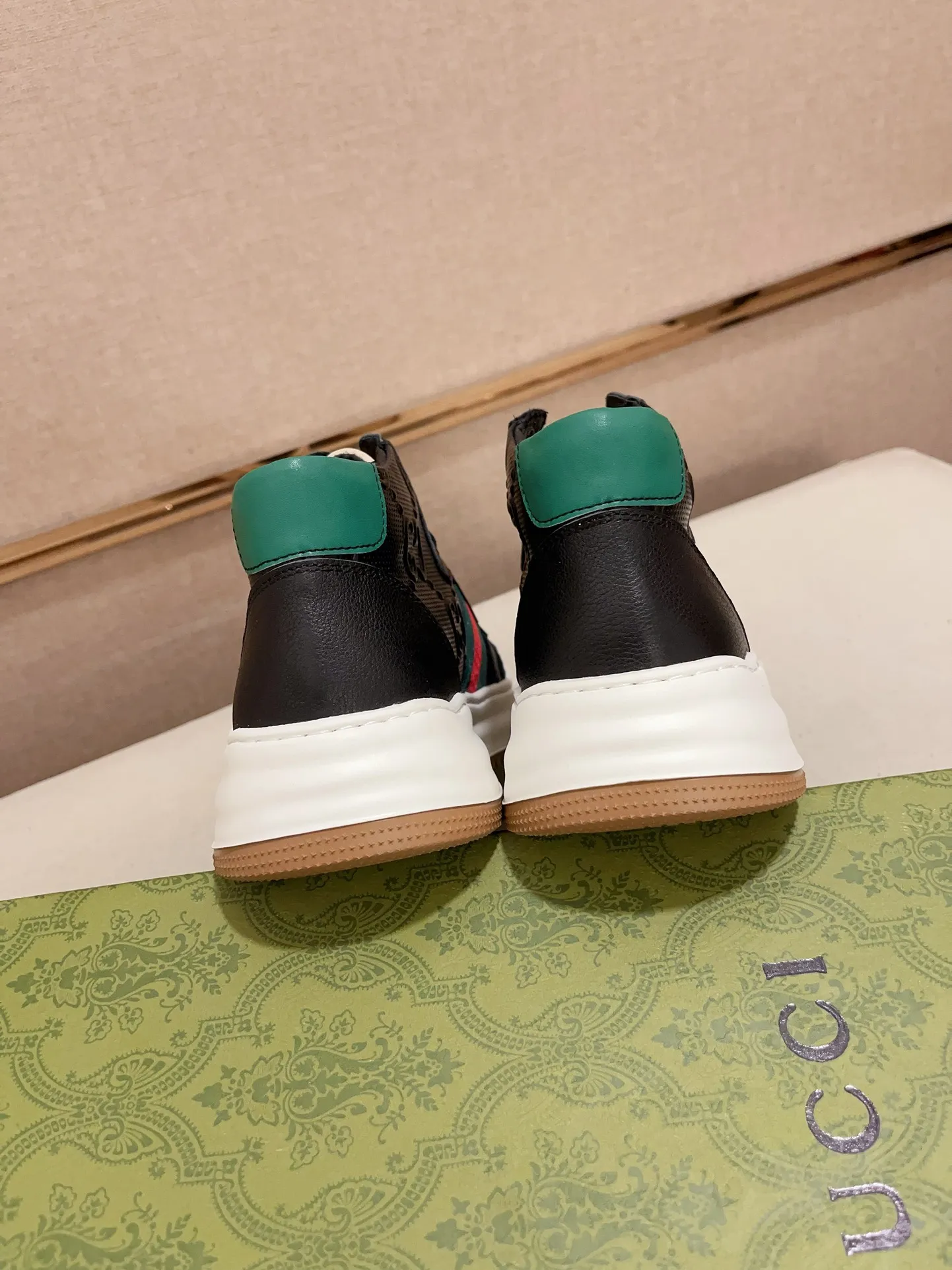 Men's clothing and shoes💰 520💰🇮🇹🇮🇹GUCCI (Gucci) top 🔍🔍 new models are on sale at the same time, the upper 🇮🇹 imported Italian first-layer cowhide, fully imported sheepskin lining 💪💪, completely 1⃣️compared 1⃣️Reproduction🇮🇹💪💪, ⚠Sole: The original sole is specially provided by the original factory, the exclusive movable molded sole is super comfortable, ⚠Original factory follow-up goods, 🔍🔍high quality, you can enter and leave the counter at will, welcome to compare⚠. Code number: 38-44 (45 is custom-made and cannot be returned or exchanged)